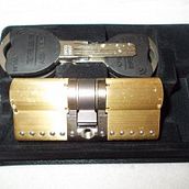 El Cerrajero. Un proyecto de Publicidad y Serigrafía de elcerrajero - 29.10.2015