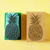 Algunos sellos de goma con temas tropicales.. Arts, and Crafts project by Cassandra Fernandez - 11.29.2015