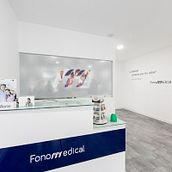 Fonomedical - Branding / Diseño de interior. Br, ing, Identit, Interior Design, and Graphic Design project by David González - 09.30.2015