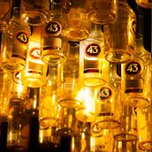 Reportaje a Experiencia 43 en Cartagena. Fábrica Licor 43 Diego Mendoza.. Architecture, Interior Architecture, Design, Interior Design, Furniture Design, Making, and Photograph project by Jordi Díaz - 02.15.2016