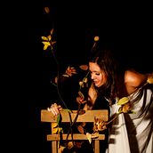 La Madre y la silla | sesión. Art Direction, Design, Lighting Design, and Photograph project by Paula He - 02.23.2016