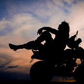 Motorista al atardecer. Un proyecto de Fotografía de David Polo Hernán - 12.02.2016