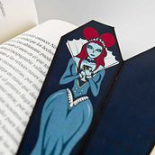 Marcapáginas de Ataudes. Un proyecto de Bellas Artes, Diseño, Diseño editorial, Diseño gráfico, Packaging e Ilustración tradicional de bizarrografico - 06.09.2016