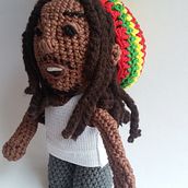 Bob Marley tejido (amigurumi). Un progetto di Artigianato e Design di giocattoli di Andrea Anaya - 11.05.2016