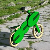 Correpasillos de madera Ant para niños de 3 años. Un proyecto de Diseño de juguetes de Juana María Victoria Sardón - 27.09.2016