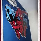 Spiderman. Mural habitación infantil. Aerosol+Acrilico.. Un proyecto de Arte urbano, Bellas Artes, Cómic, Diseño, Diseño de interiores e Ilustración tradicional de laurrakamadre.com - 03.10.2016