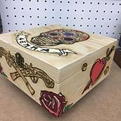 Cajas de madera personalizadas. Arts, Crafts, Fine Arts, and Painting project by Amanda de Bettencourt Gutierrez - 10.16.2016