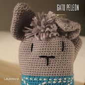 Gato peleón. Design, Accessor, Design, Product Design, Photograph, and Traditional illustration project by carmela Alfonso - 02.11.2017