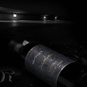DISEÑO DE PACKAGING -  SEPTIMA GRAN MALBEC  de BODEGA SEPTIMA. Br, ing, Identit, Calligraph, Design, Product Design, Graphic Design, Naming, and Packaging project by Carolina Saguan - 12.08.2016