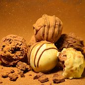 Chocolates. Lighting Design, Product Design, Photograph, and Advertising project by Omar Santana - 05.23.2014