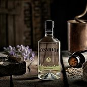 BASMOON Vodka. Un proyecto de Br, ing e Identidad, Diseño, Diseño gráfico y Packaging de Estudio Linea - 10.06.2015