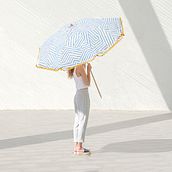 OMBA Urban Beach Parasols. Projekt z dziedziny Br, ing i ident, fikacja wizualna,  Manager art, st i czn użytkownika María García - 02.03.2017