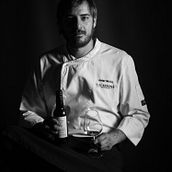 fotografías Javier Muñoz restaurante La Carboná. Un progetto di Br, ing, Br, identit, Direzione artistica, Graphic design, Web design, Fotografia, Gestione progetti di design e Marketing di Paula Atenea - 03.03.2017