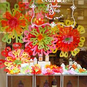 Primavera en Astrid Barber Shop. Street Art, Arts, Crafts, Fine Arts, and Set Design project by Mercè Balcells - 04.06.2017