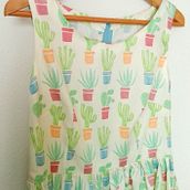 Estampado sobre tela y confección de vestido "cactus". Un proyecto de Diseño, Artesanía, Bellas Artes, Pattern Design, Pintura y Costura de Mercedes - 28.05.2017