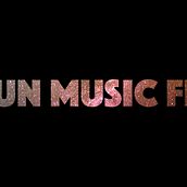 SUN MUSIC FEST - Corporate Identity. Un projet de Br, ing et identité, Design graphique, Photographie , et Vidéo de Tati Bit - 15.08.2016
