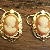 Diseño de pendientes en oro amarillo con camafeos  Grabado a buril.. Arts, Crafts, Jewelr, and Design project by Rebeca Garcia Gutierrez - 05.03.2017