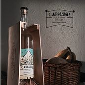 Etiqueta y envase "Mezcal Carnaval". Product Design, and Graphic Design project by Iván Reyes - 04.01.2016