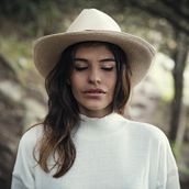 Sesion para Urbana ropa de mujer. Photograph, and Photo Retouching project by Ian van der Velde - 05.17.2017