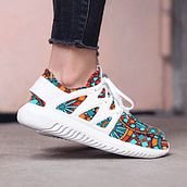 Rediseño Adidas. Een project van Schoenenontwerp van Elena Lastra Peñalver - 01.11.2016