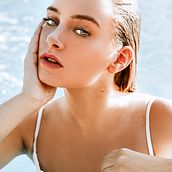 POOL VIBES. Un proyecto de Fotografía de retrato y Retoque fotográfico de Marina Álvarez - 07.05.2019