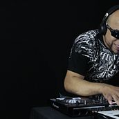 Escuchen los Novatos | Dj Douglas. Un projet de Animation, Musique, Production audiovisuelle , et Vidéo de Johana Gao Chung - 31.08.2017
