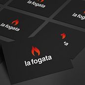 La Fogata: Identidad corporativa bi y tridimensional. Un progetto di 3D, Design, Design editoriale, Graphic design, Illustrazione vettoriale e Ritocco fotografico di Carlos Blanco González - 25.02.2018