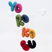 Yorokobu. Un projet de Artisanat, Direction artistique, Design , Conception de jouets , et Conception de personnages de Carmen Luque - 12.09.2017