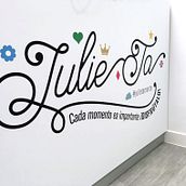 Julie Ta. Moda y complementos. Un proyecto de Br, ing e Identidad, Dirección de arte, Diseño y Diseño gráfico de Raquel Cañas Hernández - 19.10.2017