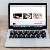 Web profesional: conunaese.es. Un progetto di Web design di Vanesa Marcos Dávila - 06.12.2017