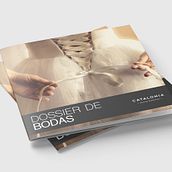 Dossier Bodas para Catalonia Hotels. Un proyecto de Diseño editorial de Lidia Feliz - 22.10.2017