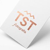 Rediseño de identidad | Toust Fotografía . Graphic Design, Br, ing & Identit project by Agustina Espinosa - 11.30.2017