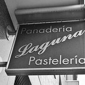 Fotoreportaje: XX aniversario de la panadería "Laguna". Photograph project by Jacobo Herrero Izquierdo - 12.12.2017