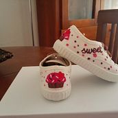 Zapatillas para un bebé de un año. Un proyecto de Pattern Design, Ilustración tradicional y Lettering de Estefi Roman - 01.04.2017