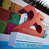 Campaña integral internacional para el 25 aniversario de las Cumbres iberoamericanas. Creación y diseño de la identidad visual corporativa.  Dirección de arte y diseño. Br, ing, Identit, Design, Advertising, and Events project by Silvia Tateo - 05.25.2017