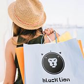 BLACK LION. Br, ing, Identit, Calligraph, Design, Accessor, Design, Product Design, Costume Design, Graphic Design, Vector Illustration, Lettering, Naming, Advertising, T, and pograph project by Jose Manuel Nieto Sánchez - 02.09.2018