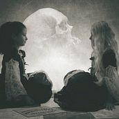 Ouija Juego de Mesa. Game Design, and Photograph project by Alexis Pujol Val - 02.23.2018