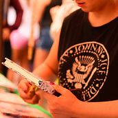 Dedicada al oficio de hacer cuadernos con las manos, y de diseñar. Arts, Crafts, and Design project by Clarisa Luz - 03.07.2018