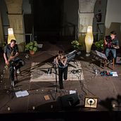 Acogedor e íntimo concierto en Comillas, Cantabria.. Un projet de Photographie , et Éclairage photographique de Patricia Alfaro Benito - 07.08.2017