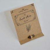 DISEÑO PACKAGING EARTH PILLS. Un proyecto de Ilustración tradicional y Packaging de Belen Bardon Lores - 20.06.2018
