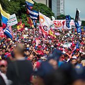 Marcha a favor de medidas económicas del gobierno de Nicolás Maduro en Caracas. Photograph project by salgado_marcos - 08.21.2018