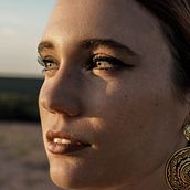 Lavandas. Portrait Photograph project by Alicia Novillo González - 09.04.2018
