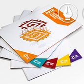 Catálogos Máster y Posgrado 2018. Projekt z dziedziny Projektowanie informacji, Grafika ed, torska, Projektowanie graficzne,  Modelowanie 3D, Ilustracja c, frowa i Grafika wektorowa użytkownika Miguel Ángel Rosendo Pulido - 05.05.2018