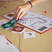 Recordando a Momotaro, libro juego. Design, Design de jogos, e Design editorial projeto de Dara Redondo Rodríguez - 19.09.2018