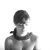 ELLA, FRENTE A UNA LUZ Y UN FOCO. . Un progetto di Fotografia, Fotografia in studio e Fotografia di ritratto di Clara Jorge Blanco - 05.05.2012