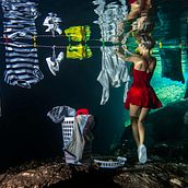 WASHING CLOTHES UNDERWATER Ein Projekt aus dem Bereich Fotografie von Hernan Santiago - 29.10.2018