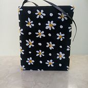 Encuadernación en tela con flores  Ein Projekt aus dem Bereich Erweiterungsentwicklung, Buchbinderei, Design von Garderoben, H, werk, Kreativität, Design und Bildende Künste von Daniela Rodriguez - 22.11.2018