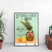 Pinneaple on summer. Un projet de Design , Conception d'affiches, Design graphique, Photographie, Photographie de produits , et Éclairage photographique de Gisela Montes Ortega - 22.11.2018