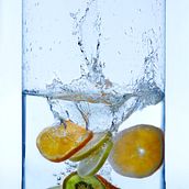 Splash con frutas. Photograph project by Dany Engel - 12.10.2018