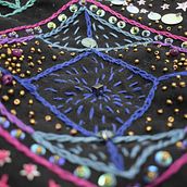Aplicación de bordados sobre proyecto de accesorios de moda. Een project van Borduurwerk van Mirta Evi - 30.12.2018